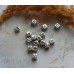 Бусины с буквами серебристые кубики J
